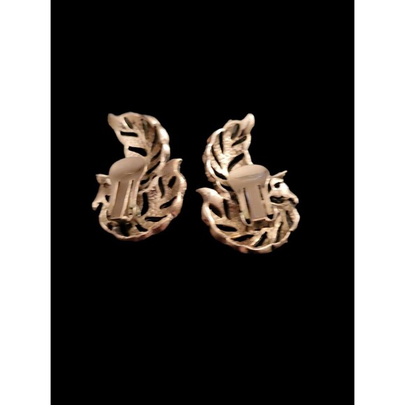 Vintage Silver-Tone Swirled Textured Leaf Clip-on Earrings - Picture 2 of 4